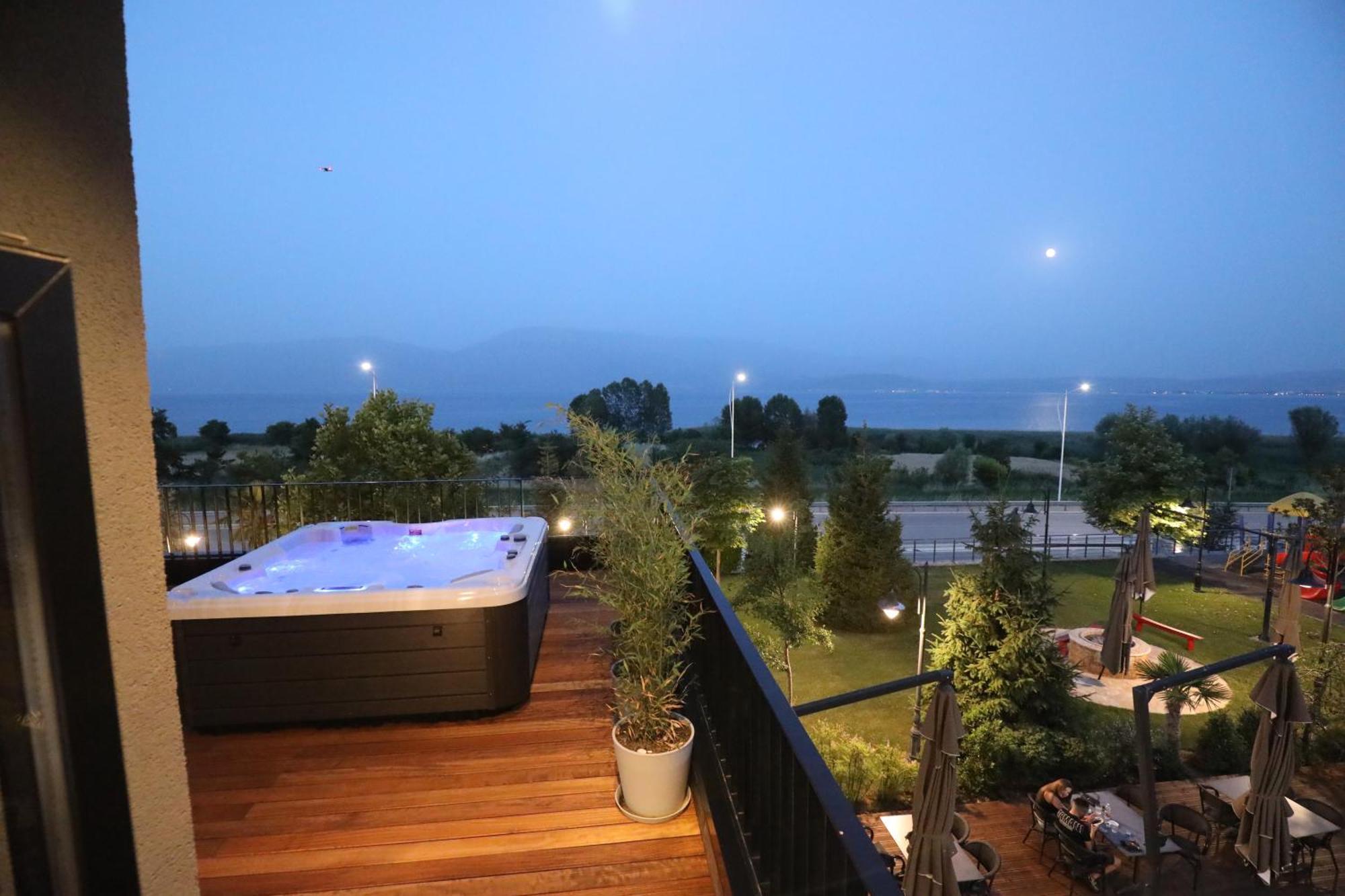 Toka Hotel Restaurant Udenisht Экстерьер фото
