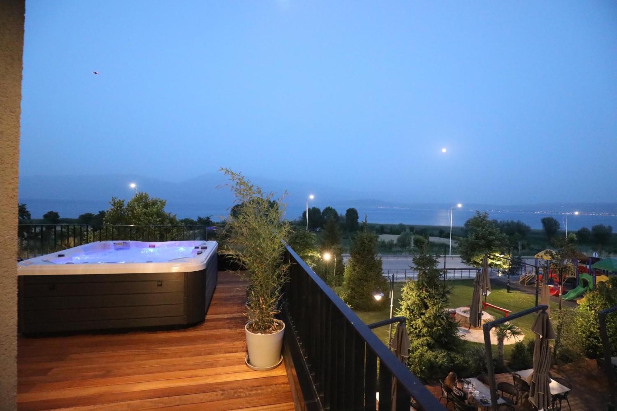 Toka Hotel Restaurant Udenisht Экстерьер фото