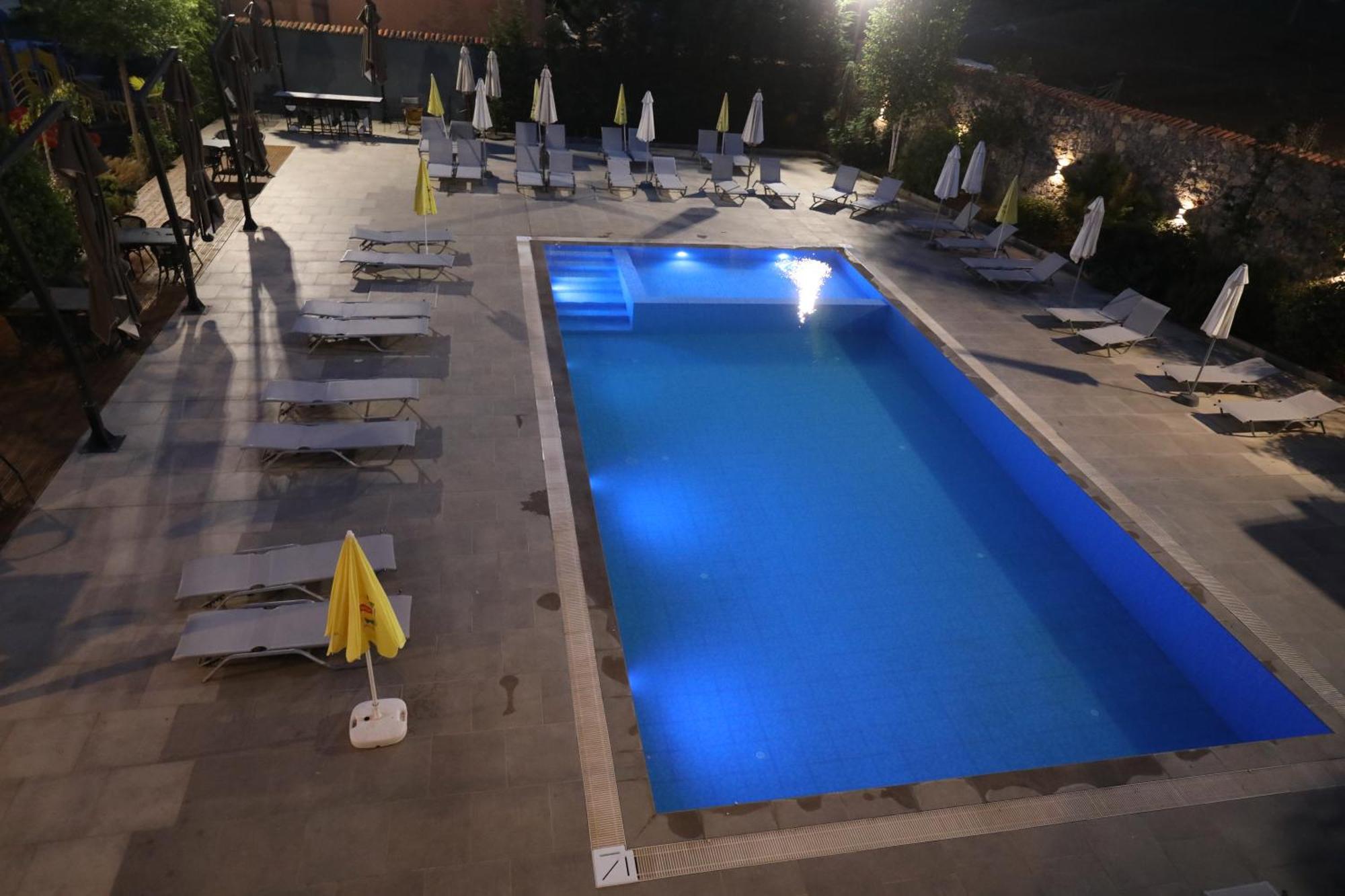 Toka Hotel Restaurant Udenisht Экстерьер фото