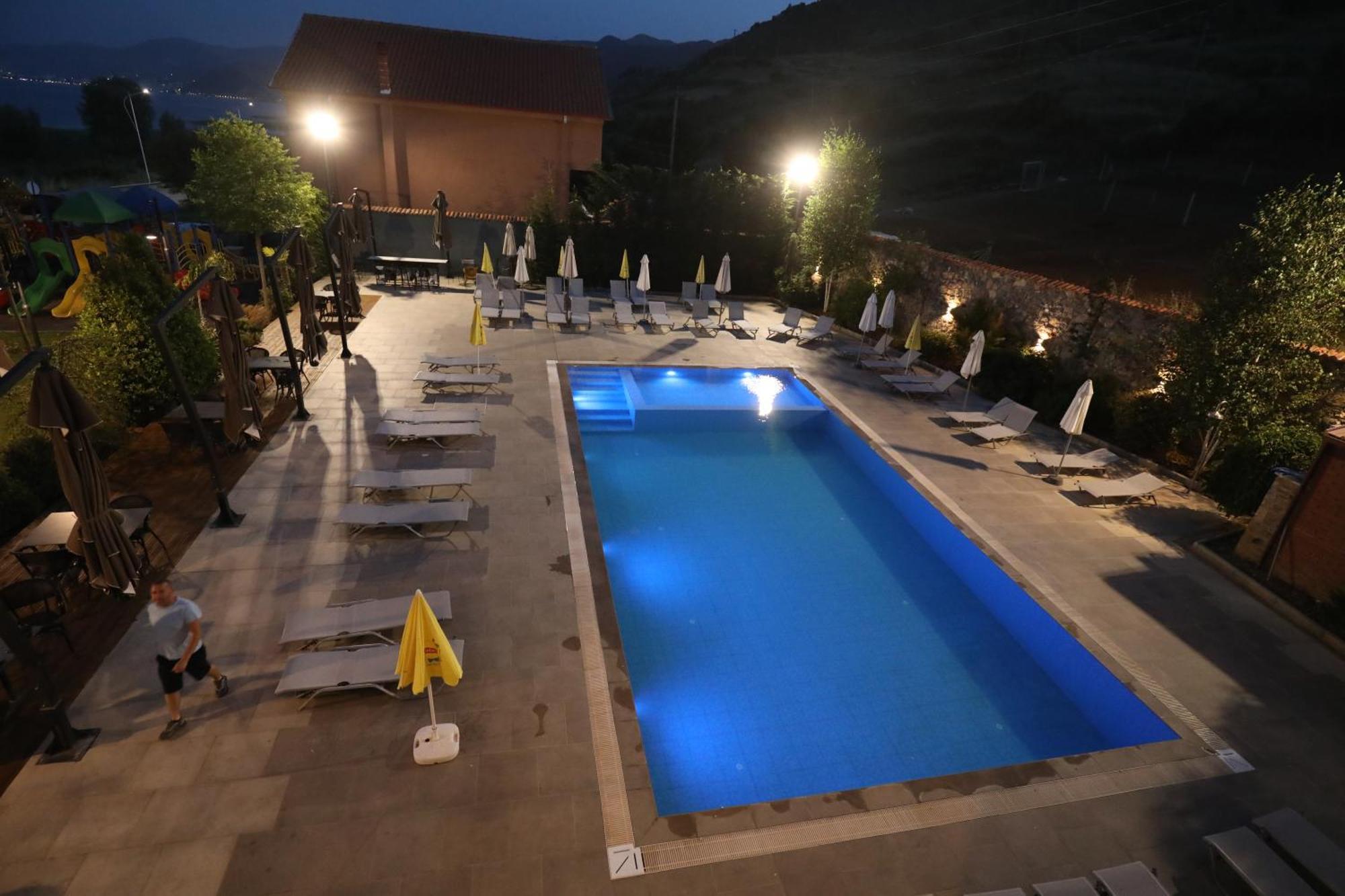 Toka Hotel Restaurant Udenisht Экстерьер фото