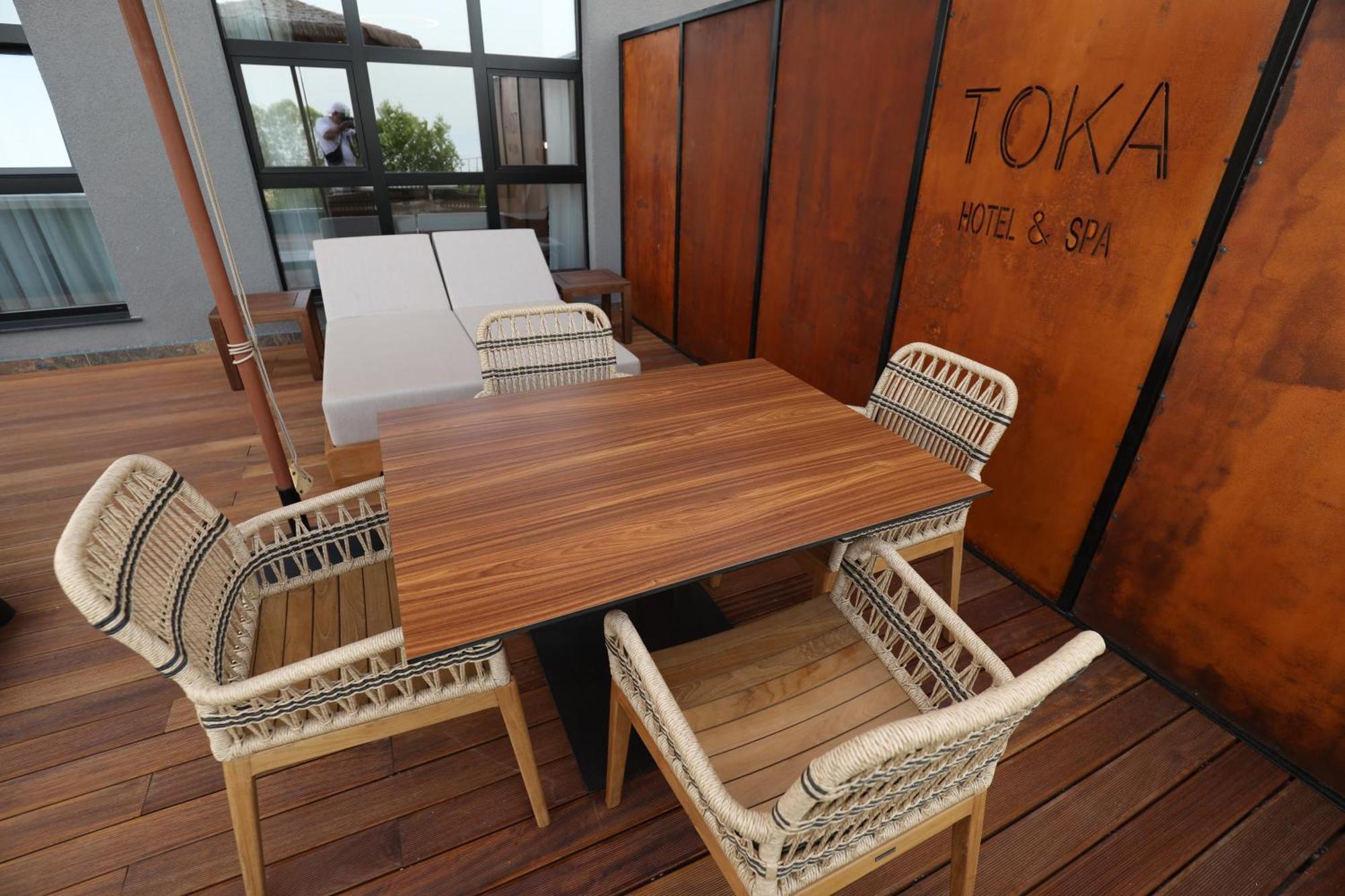 Toka Hotel Restaurant Udenisht Экстерьер фото