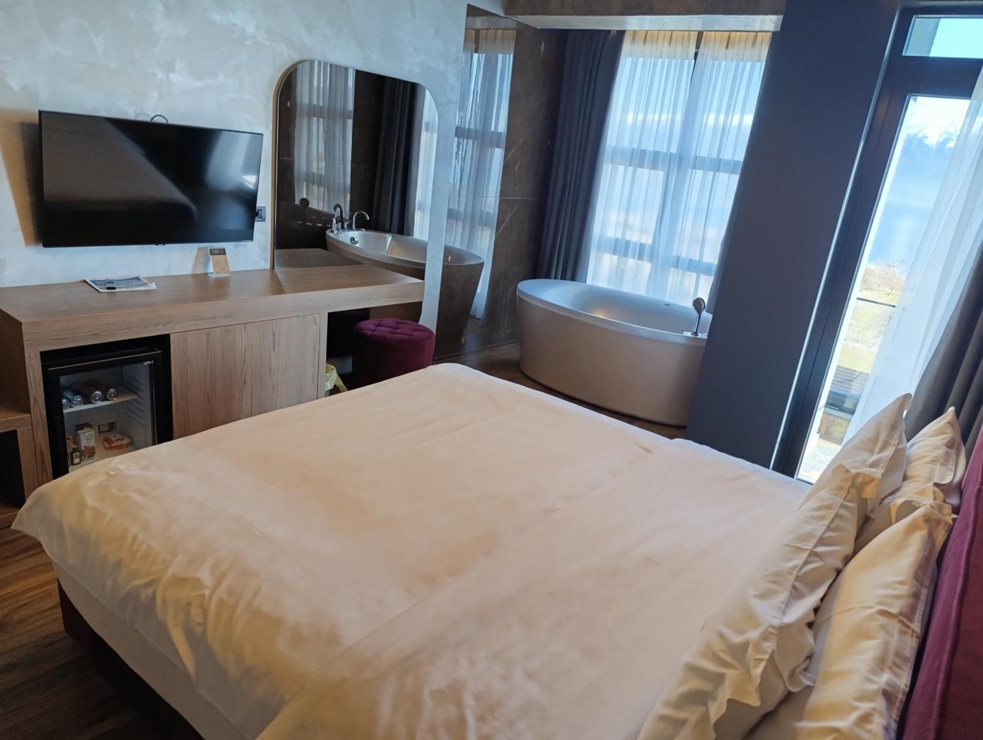 Toka Hotel Restaurant Udenisht Экстерьер фото