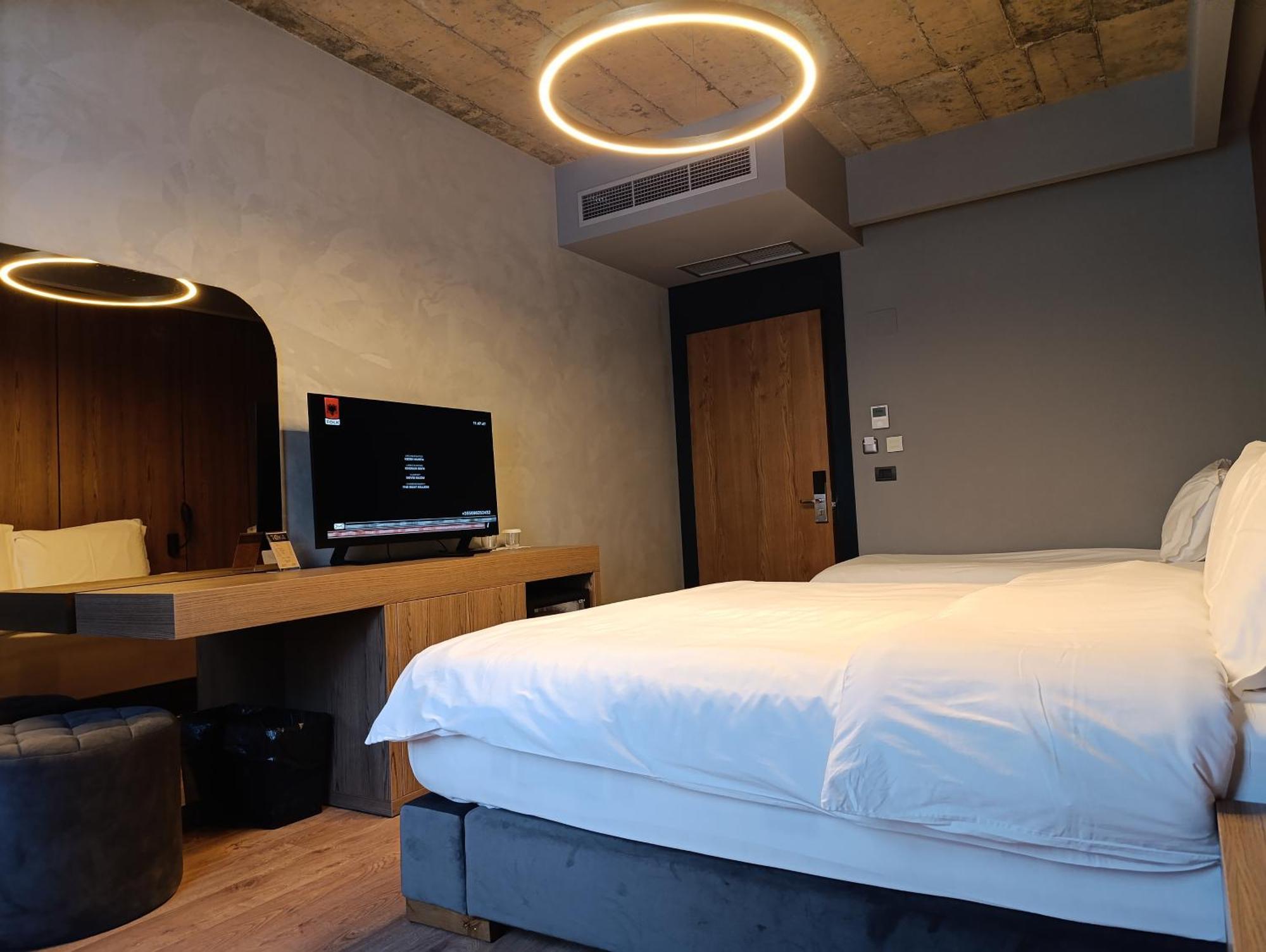 Toka Hotel Restaurant Udenisht Экстерьер фото