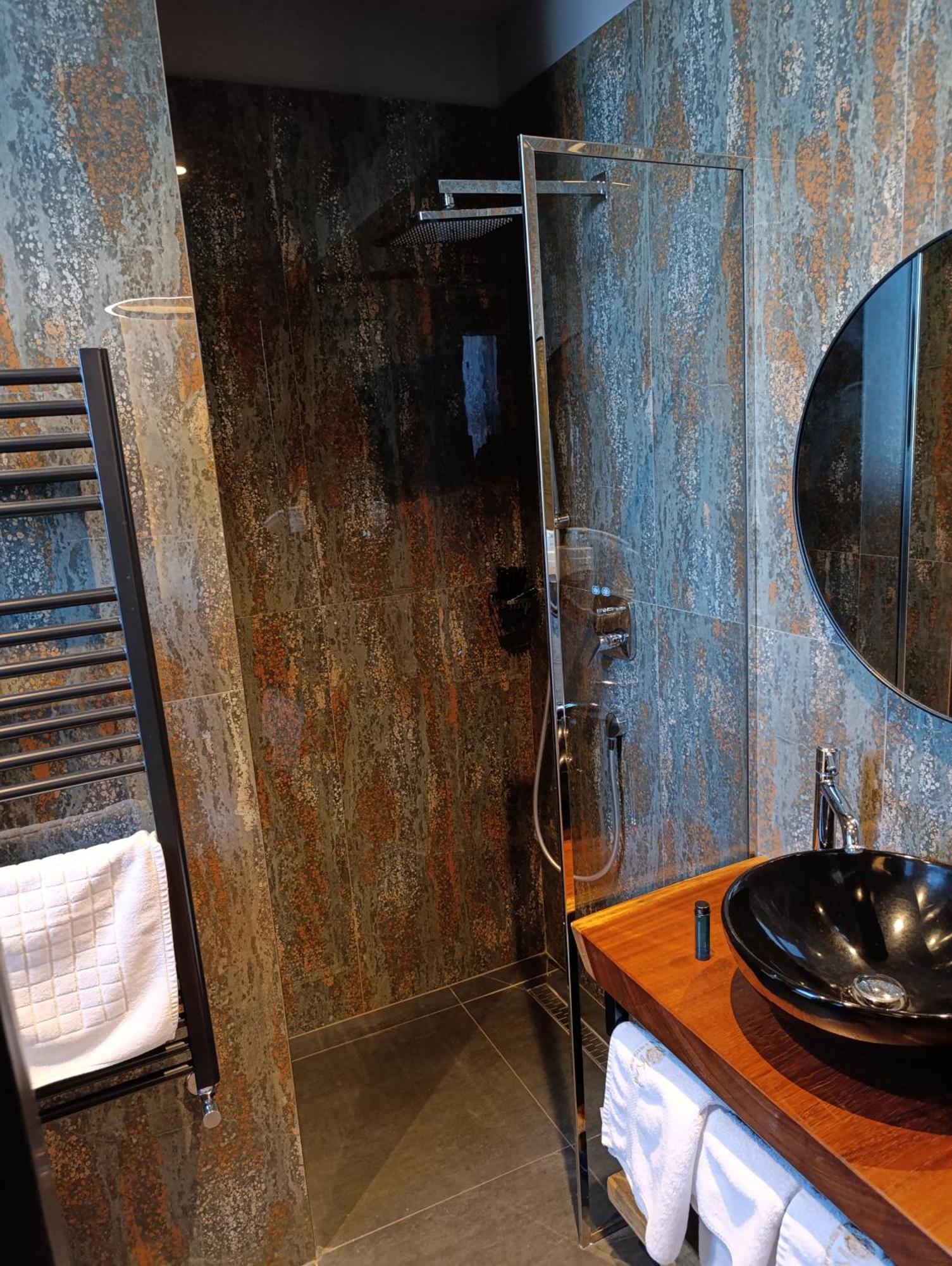 Toka Hotel Restaurant Udenisht Экстерьер фото